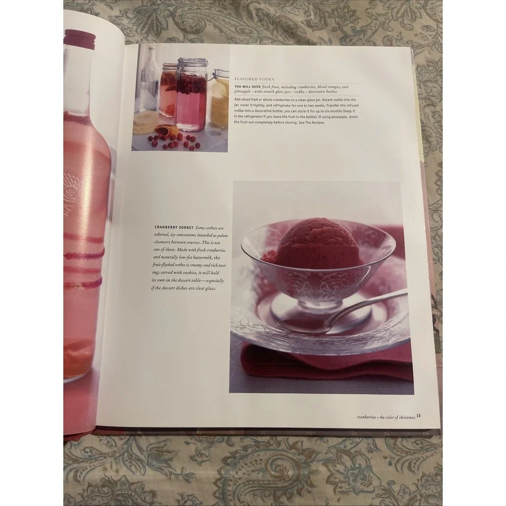 Martha‎ Stewart Classic Crafts and Recipes for the Holidays, Hardcover, 2001